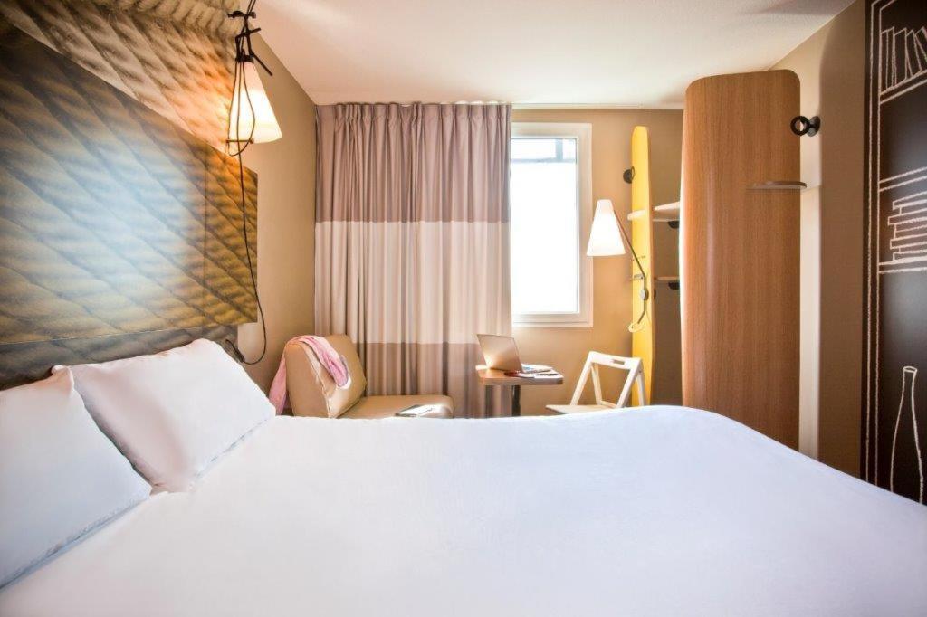 Ibis Paris Porte De Clichy Centre Esterno foto